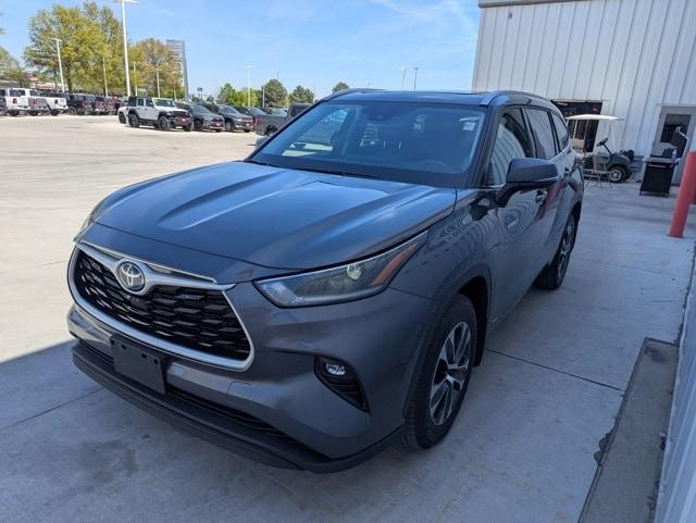 used 2021 Toyota Highlander Hybrid car, priced at $35,215