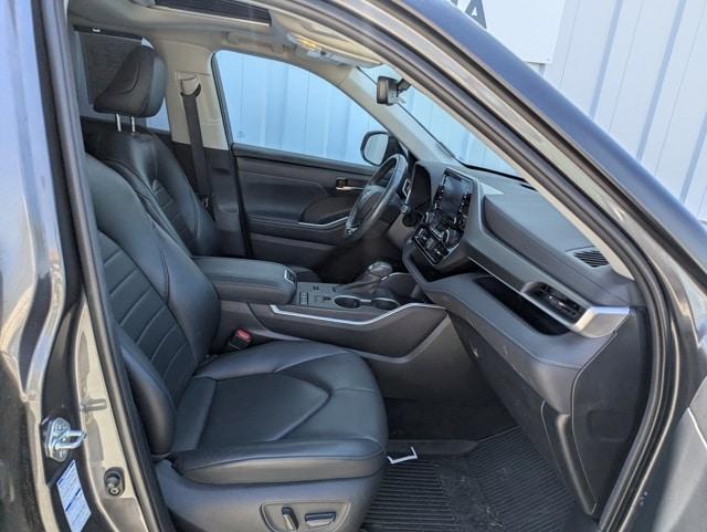 used 2021 Toyota Highlander Hybrid car, priced at $35,215