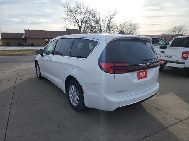 new 2025 Chrysler Pacifica car, priced at $39,761