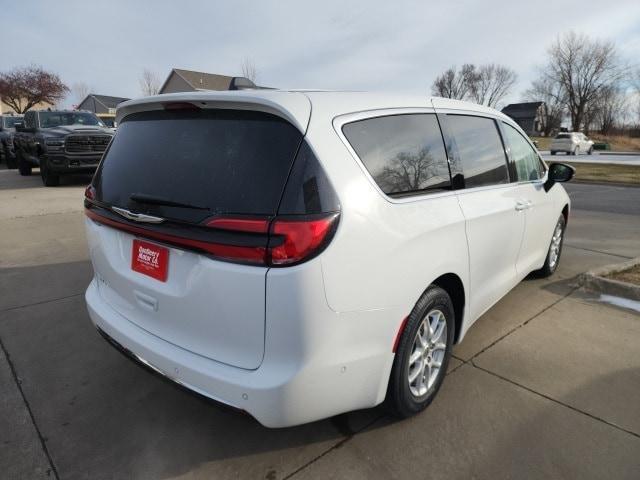 new 2025 Chrysler Pacifica car, priced at $39,761