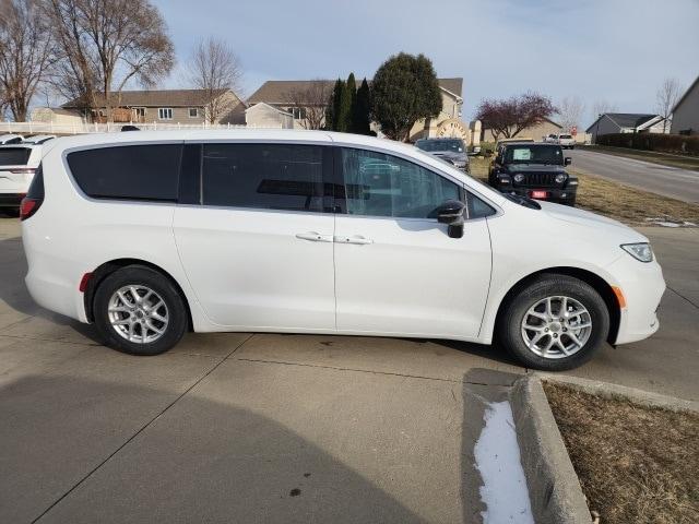 new 2025 Chrysler Pacifica car, priced at $39,761