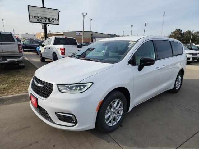 new 2025 Chrysler Pacifica car, priced at $39,761