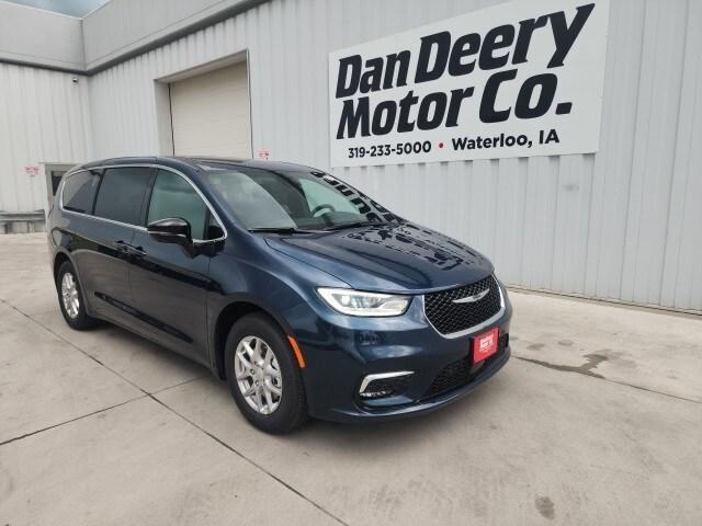 new 2025 Chrysler Pacifica car, priced at $41,682