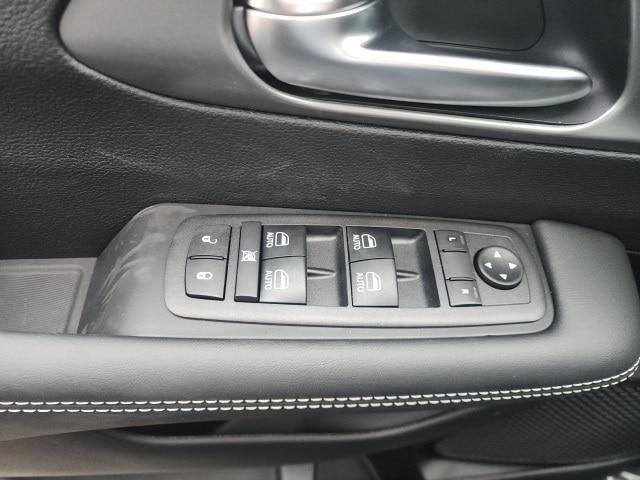 new 2025 Chrysler Pacifica car, priced at $41,682