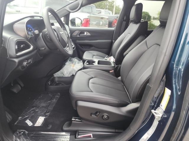 new 2025 Chrysler Pacifica car, priced at $41,682