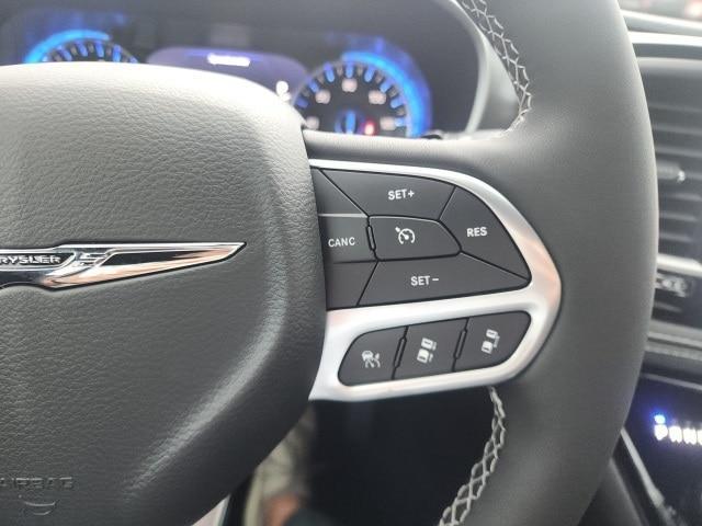 new 2025 Chrysler Pacifica car, priced at $41,682