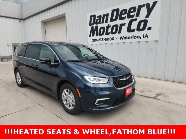 new 2025 Chrysler Pacifica car, priced at $41,035