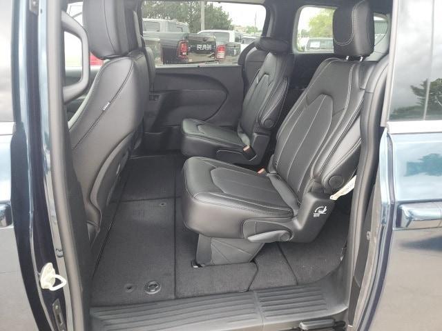 new 2025 Chrysler Pacifica car, priced at $41,682