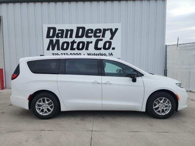 new 2025 Chrysler Pacifica car, priced at $41,925