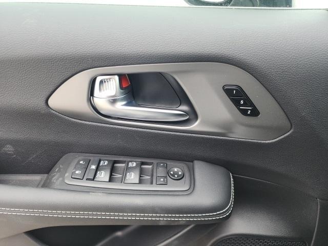 new 2025 Chrysler Pacifica car, priced at $42,132