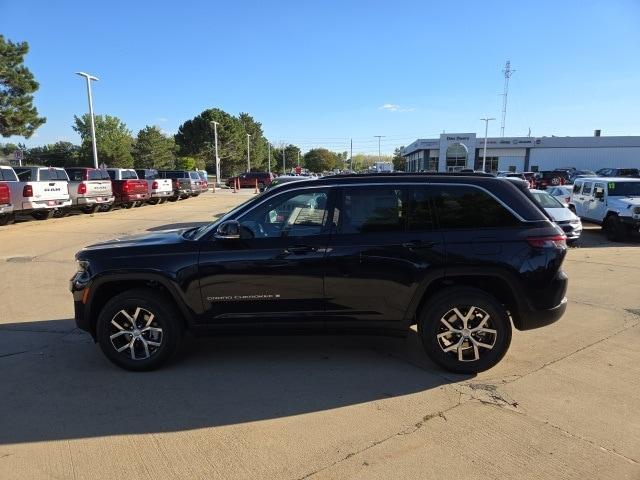 new 2025 Jeep Grand Cherokee car, priced at $40,528