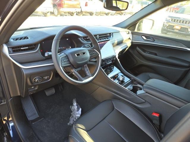 new 2025 Jeep Grand Cherokee car, priced at $45,657