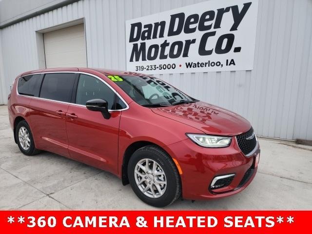 new 2025 Chrysler Pacifica car, priced at $39,905