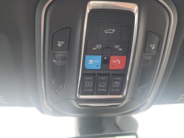 new 2025 Jeep Grand Cherokee car, priced at $49,044