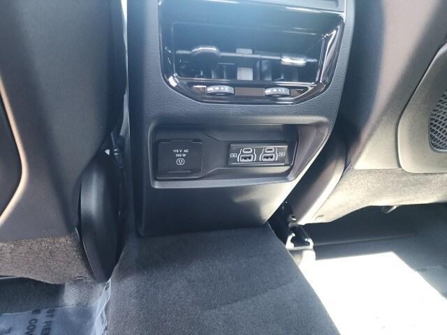 new 2025 Jeep Grand Cherokee car, priced at $40,697