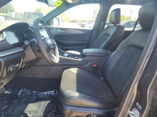 new 2025 Jeep Grand Cherokee car, priced at $38,679