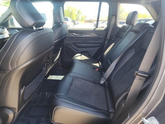new 2025 Jeep Grand Cherokee car, priced at $40,697