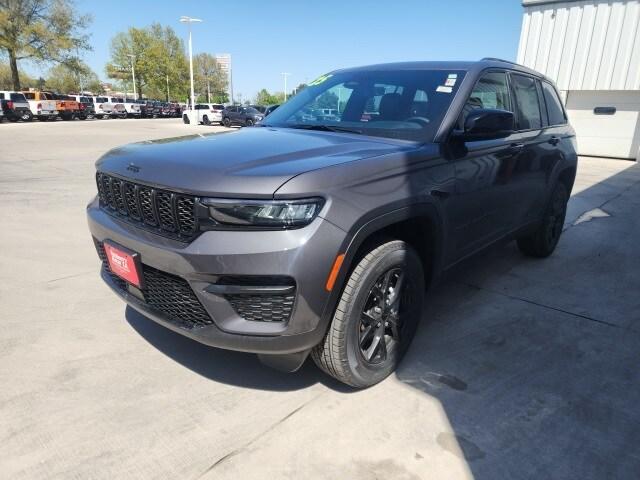new 2025 Jeep Grand Cherokee car, priced at $40,697