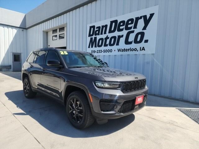new 2025 Jeep Grand Cherokee car, priced at $40,697