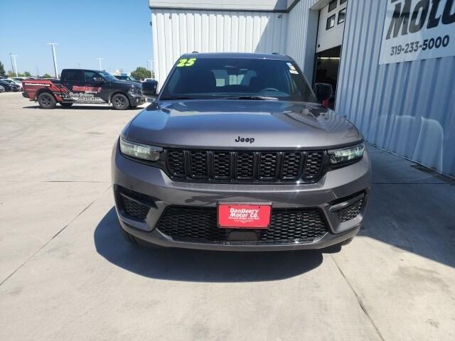 new 2025 Jeep Grand Cherokee car, priced at $40,697