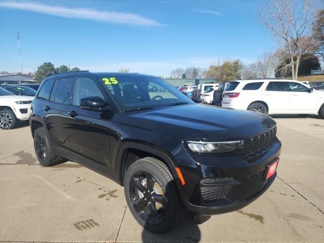 new 2025 Jeep Grand Cherokee car, priced at $40,605