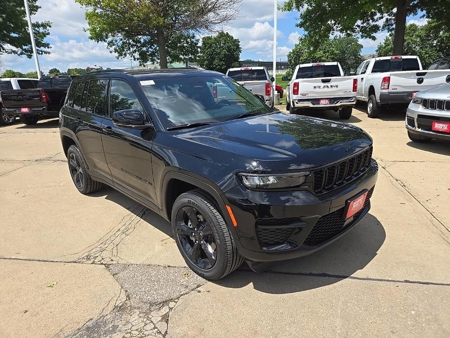 new 2024 Jeep Grand Cherokee car, priced at $40,689