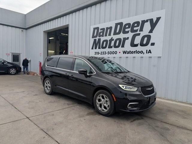 used 2024 Chrysler Pacifica car, priced at $39,731