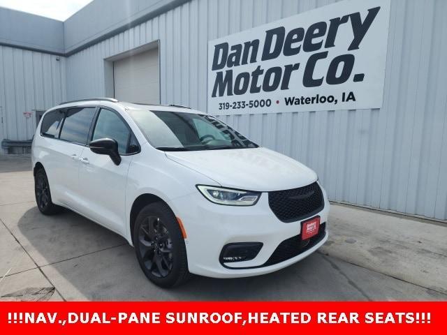new 2026 Chrysler Pacifica car, priced at $52,595