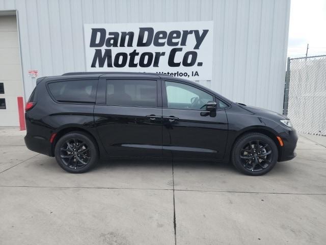 new 2026 Chrysler Pacifica car, priced at $51,492