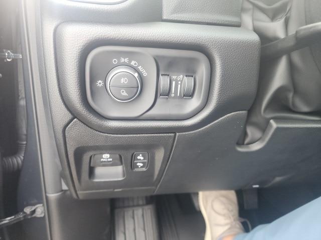 new 2025 Ram 1500 car, priced at $46,962