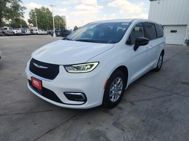 new 2026 Chrysler Pacifica car, priced at $42,296