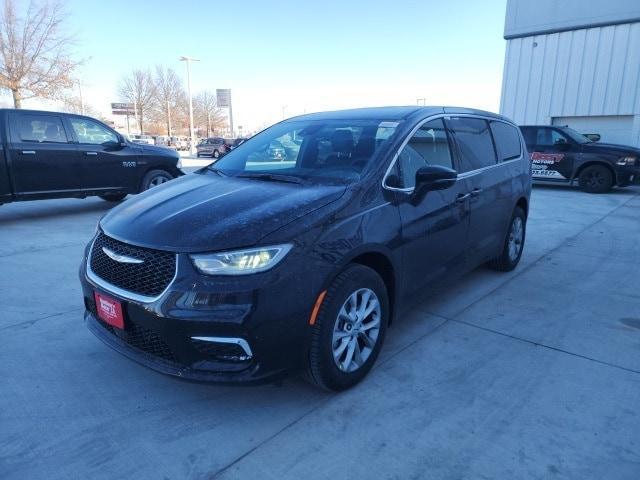 new 2025 Chrysler Pacifica car, priced at $42,236