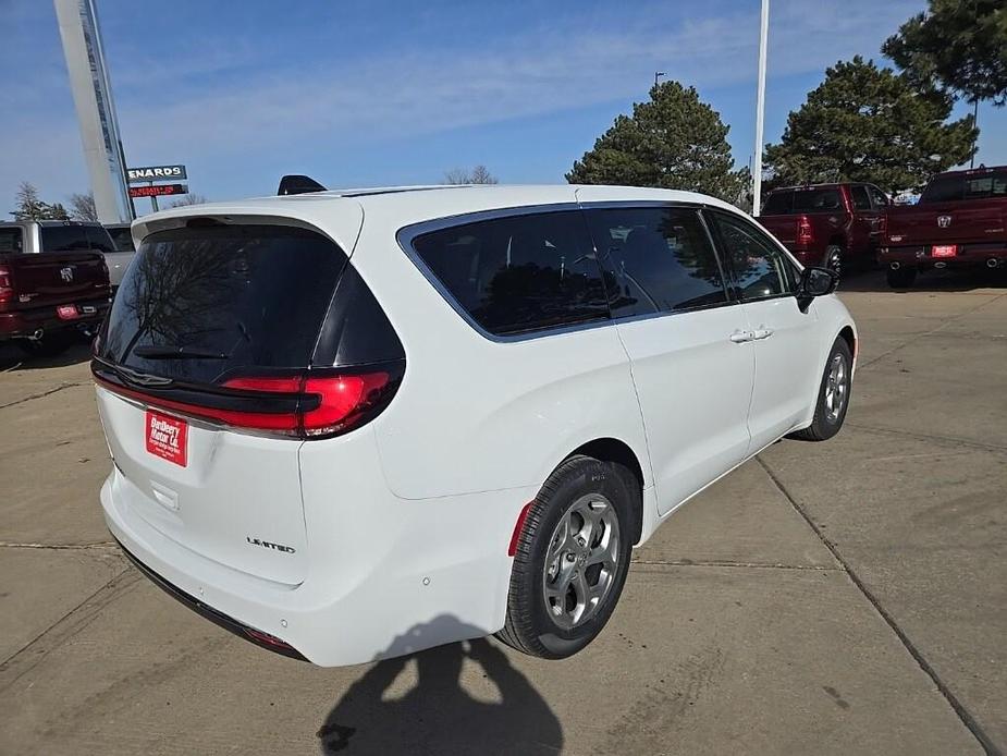 new 2024 Chrysler Pacifica car, priced at $46,642