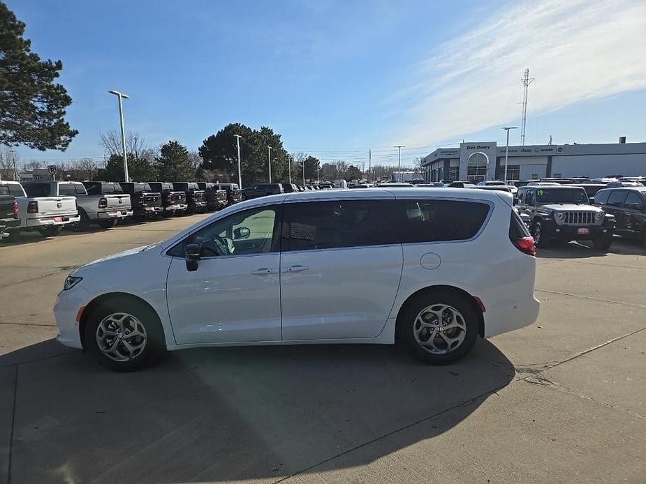 new 2024 Chrysler Pacifica car, priced at $46,642