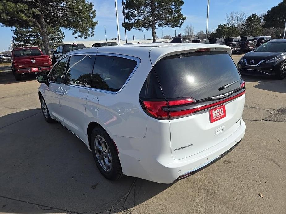 new 2024 Chrysler Pacifica car, priced at $46,642