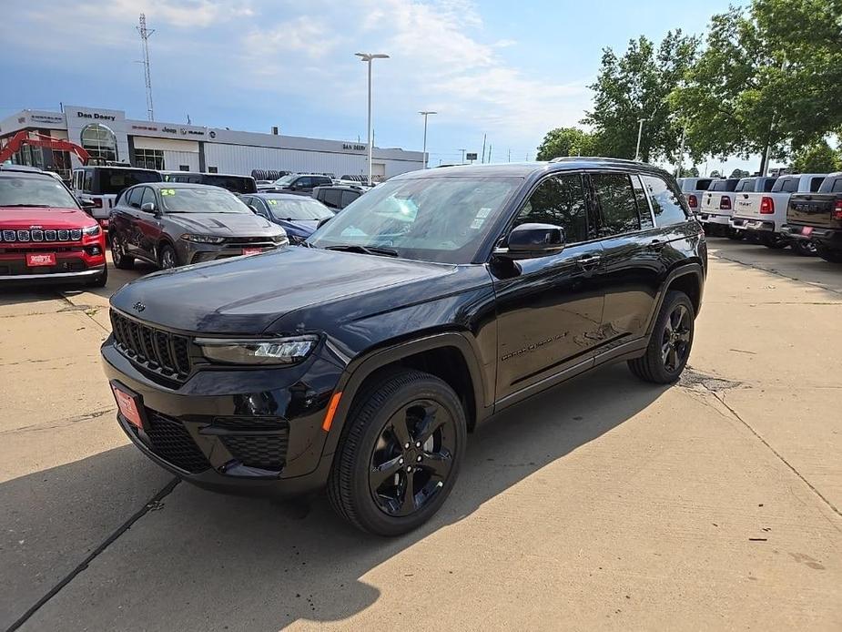 new 2024 Jeep Grand Cherokee car, priced at $40,689