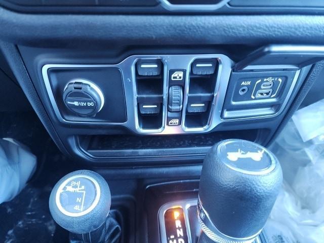 new 2025 Jeep Wrangler car, priced at $43,295