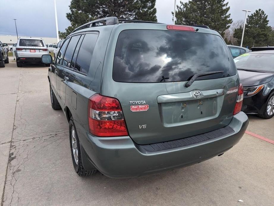 used 2004 Toyota Highlander car, priced at $5,292