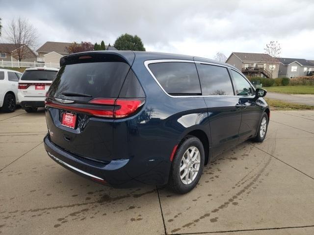 new 2025 Chrysler Pacifica car, priced at $41,588