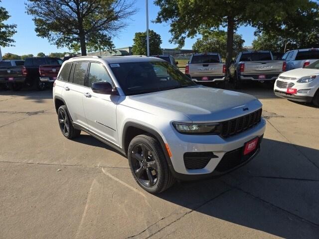 new 2025 Jeep Grand Cherokee car, priced at $45,979