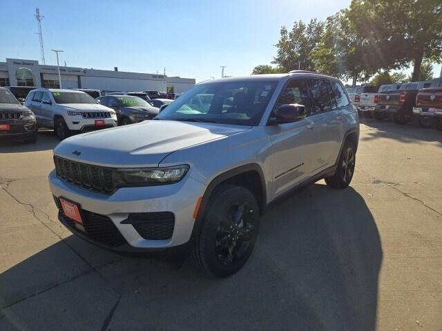 new 2025 Jeep Grand Cherokee car, priced at $45,979