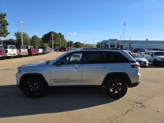 new 2025 Jeep Grand Cherokee car, priced at $45,979