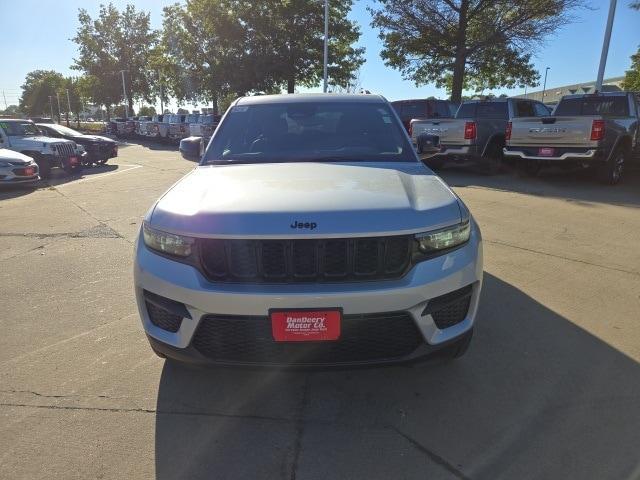 new 2025 Jeep Grand Cherokee car, priced at $40,605