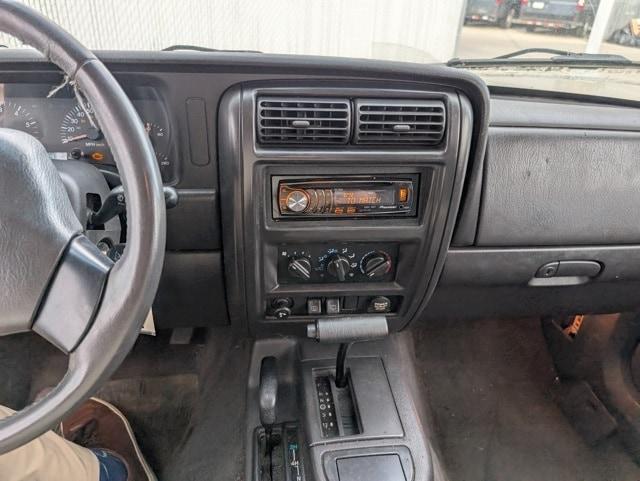 used 2000 Jeep Cherokee car, priced at $5,500