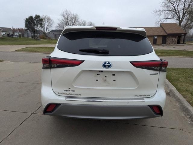 used 2021 Toyota Highlander Hybrid car, priced at $40,400