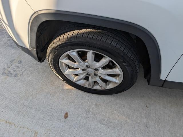 used 2014 Jeep Cherokee car, priced at $6,242