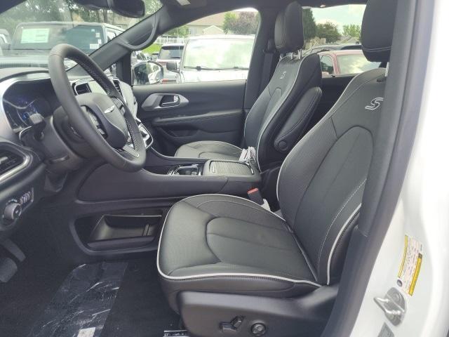 new 2025 Chrysler Pacifica car, priced at $47,698