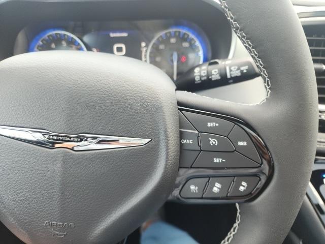 new 2025 Chrysler Pacifica car, priced at $47,698