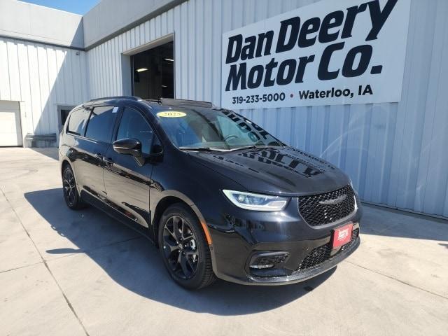 new 2025 Chrysler Pacifica car, priced at $50,773