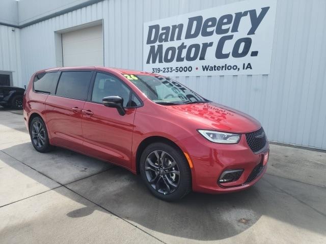 new 2026 Chrysler Pacifica car, priced at $44,999